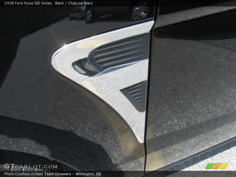 Black / Charcoal Black 2008 Ford Focus SES Sedan