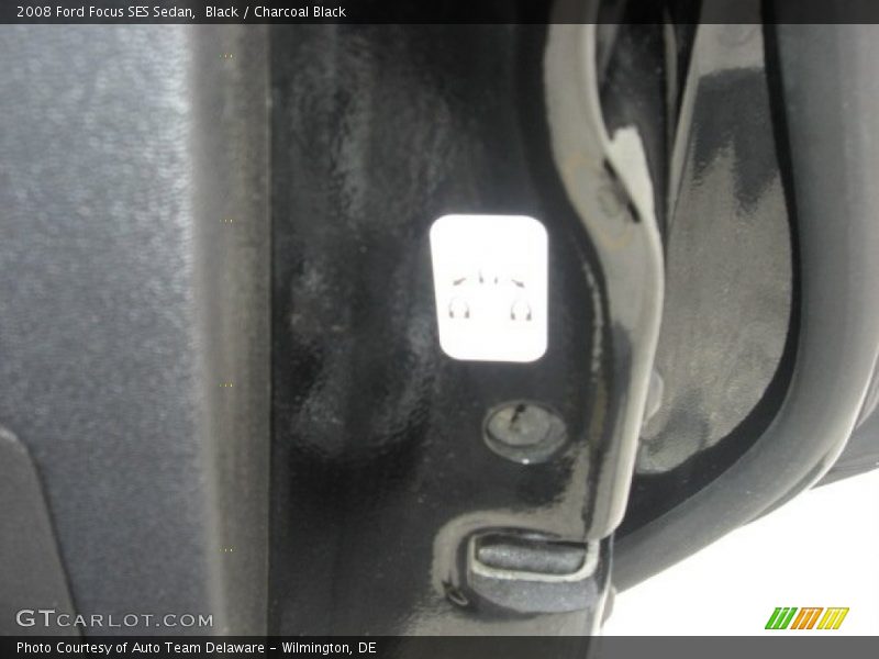 Black / Charcoal Black 2008 Ford Focus SES Sedan