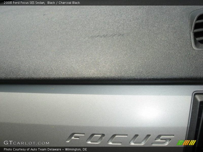 Black / Charcoal Black 2008 Ford Focus SES Sedan