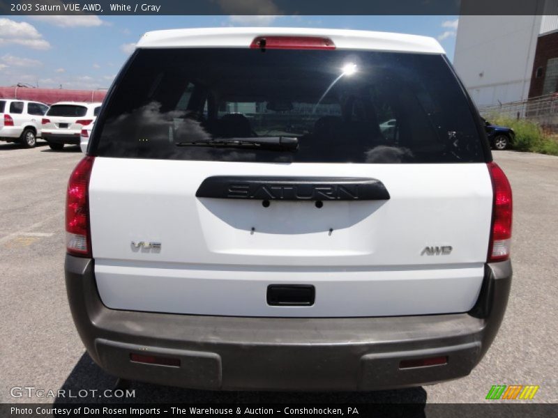White / Gray 2003 Saturn VUE AWD