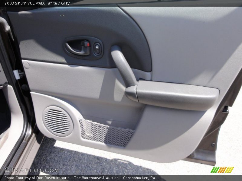 White / Gray 2003 Saturn VUE AWD