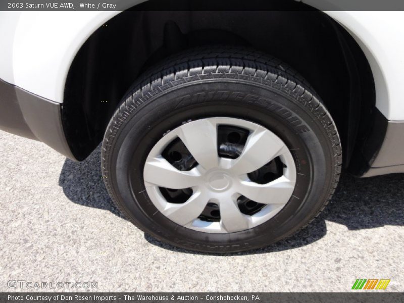 White / Gray 2003 Saturn VUE AWD