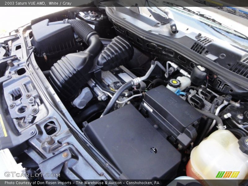 White / Gray 2003 Saturn VUE AWD
