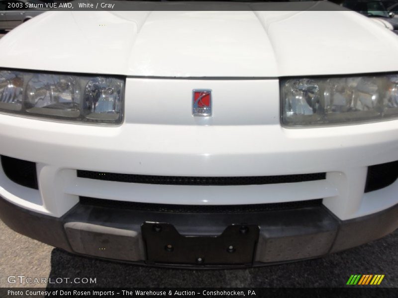 White / Gray 2003 Saturn VUE AWD