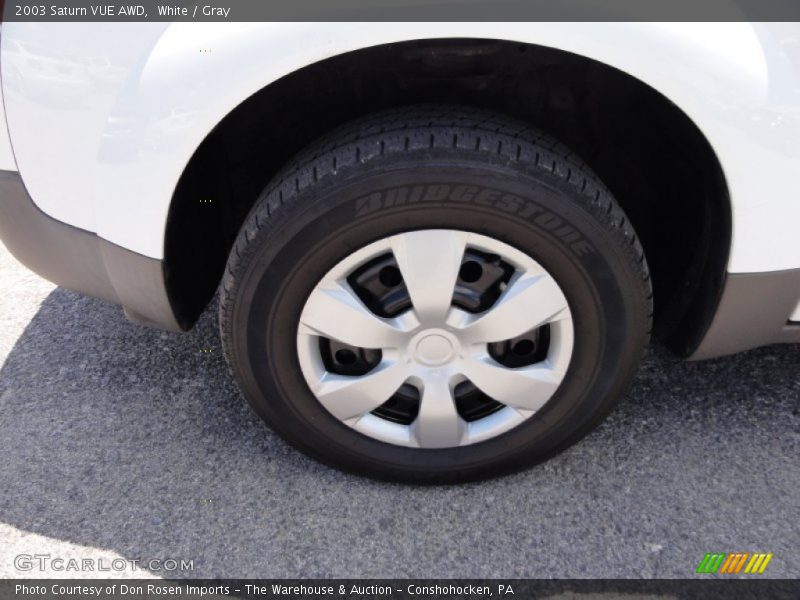 White / Gray 2003 Saturn VUE AWD