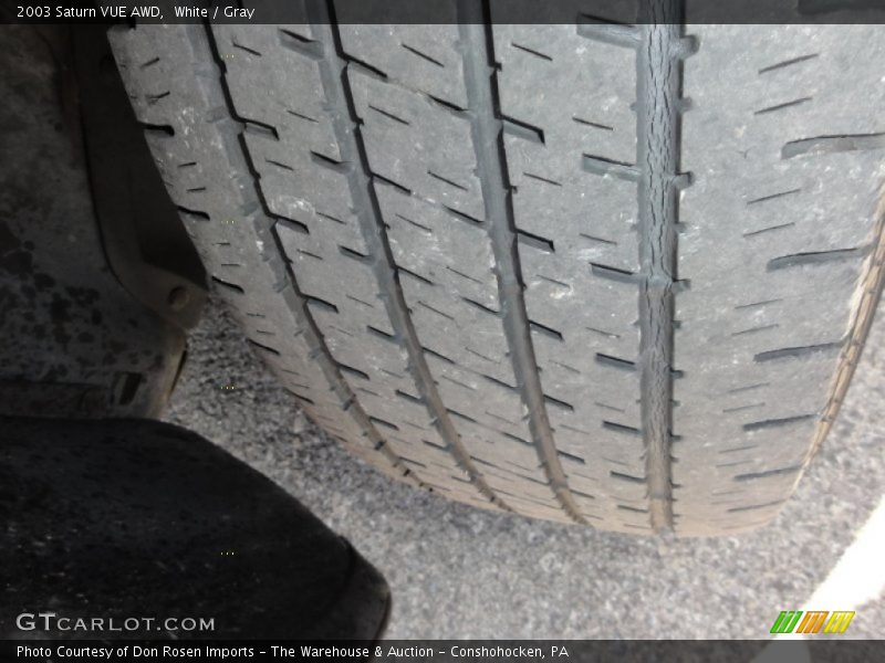 White / Gray 2003 Saturn VUE AWD