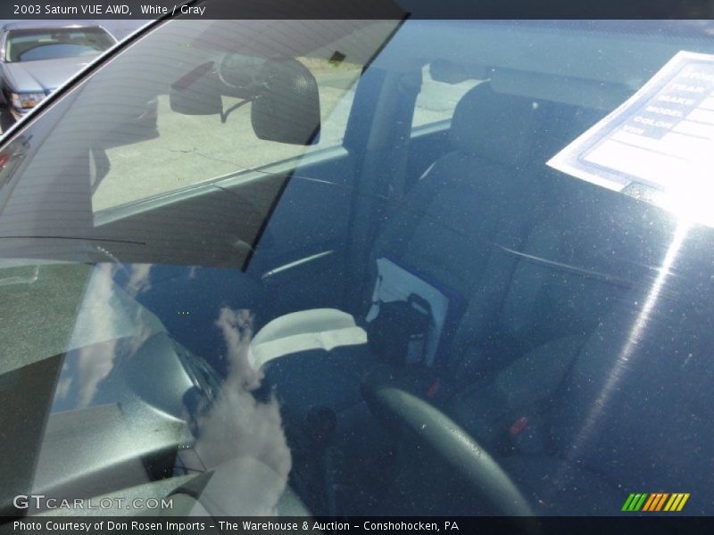 White / Gray 2003 Saturn VUE AWD