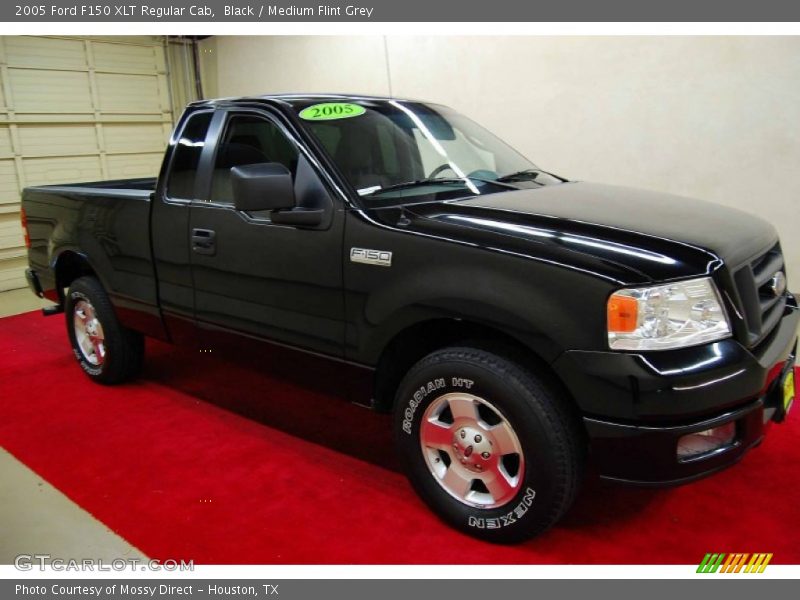 Black / Medium Flint Grey 2005 Ford F150 XLT Regular Cab