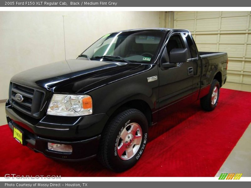 Black / Medium Flint Grey 2005 Ford F150 XLT Regular Cab