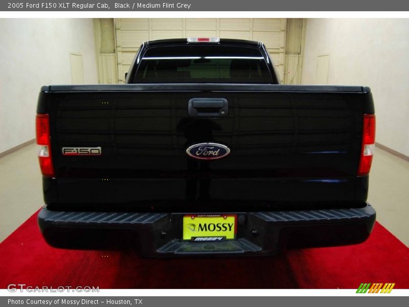 Black / Medium Flint Grey 2005 Ford F150 XLT Regular Cab