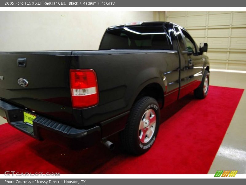Black / Medium Flint Grey 2005 Ford F150 XLT Regular Cab
