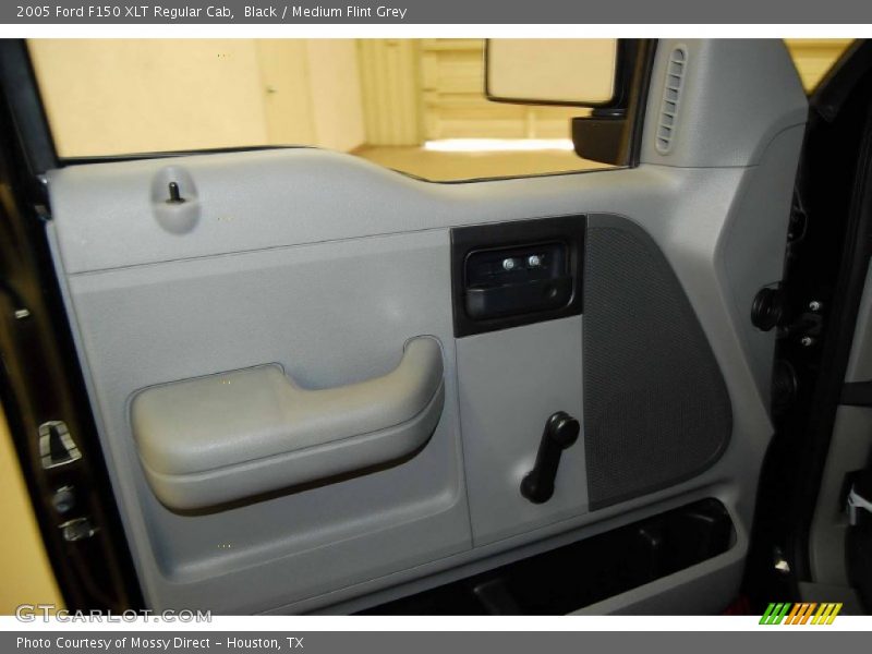 Black / Medium Flint Grey 2005 Ford F150 XLT Regular Cab