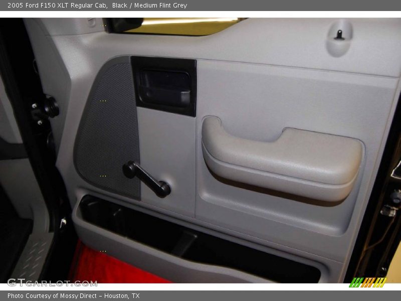 Black / Medium Flint Grey 2005 Ford F150 XLT Regular Cab