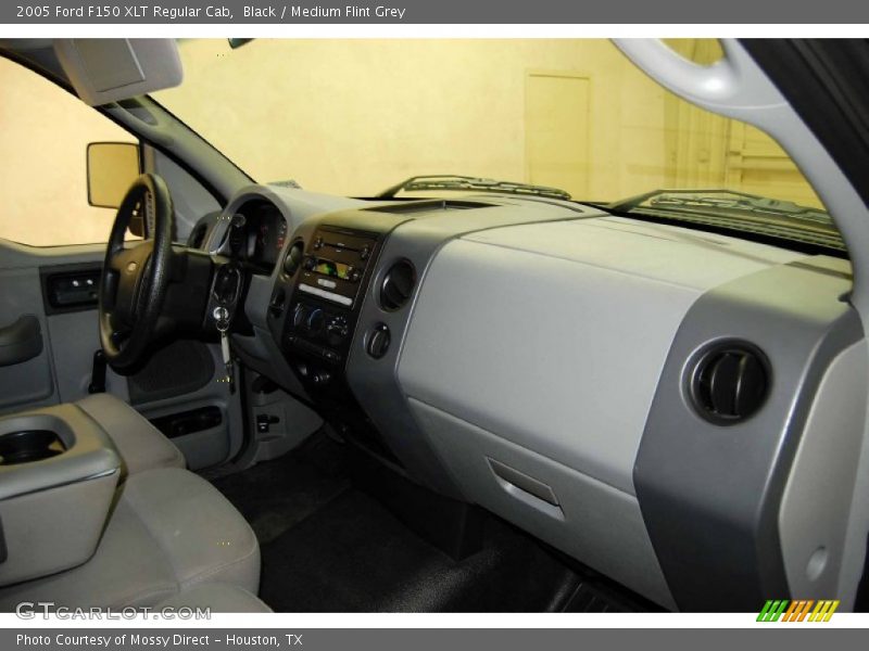 Black / Medium Flint Grey 2005 Ford F150 XLT Regular Cab