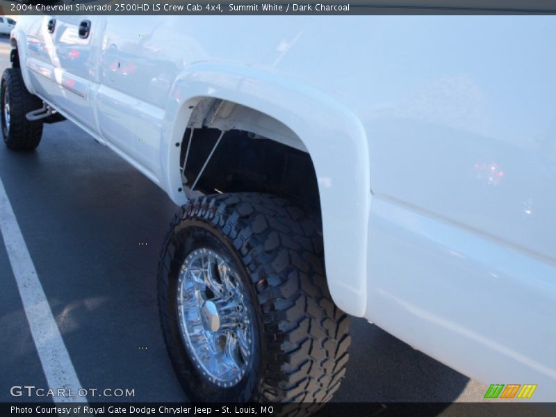 Summit White / Dark Charcoal 2004 Chevrolet Silverado 2500HD LS Crew Cab 4x4