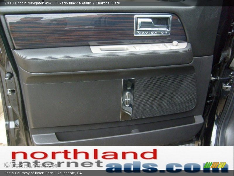 Tuxedo Black Metallic / Charcoal Black 2010 Lincoln Navigator 4x4