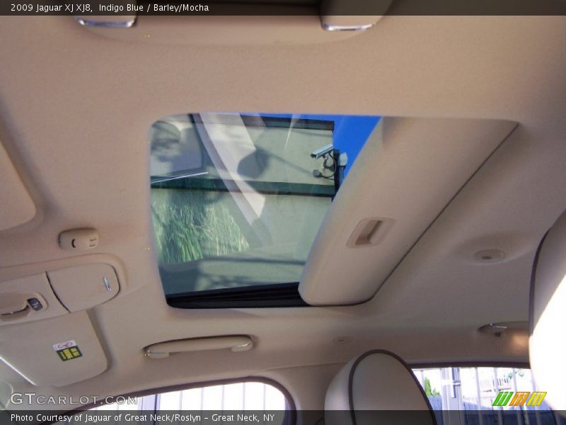 Sunroof of 2009 XJ XJ8