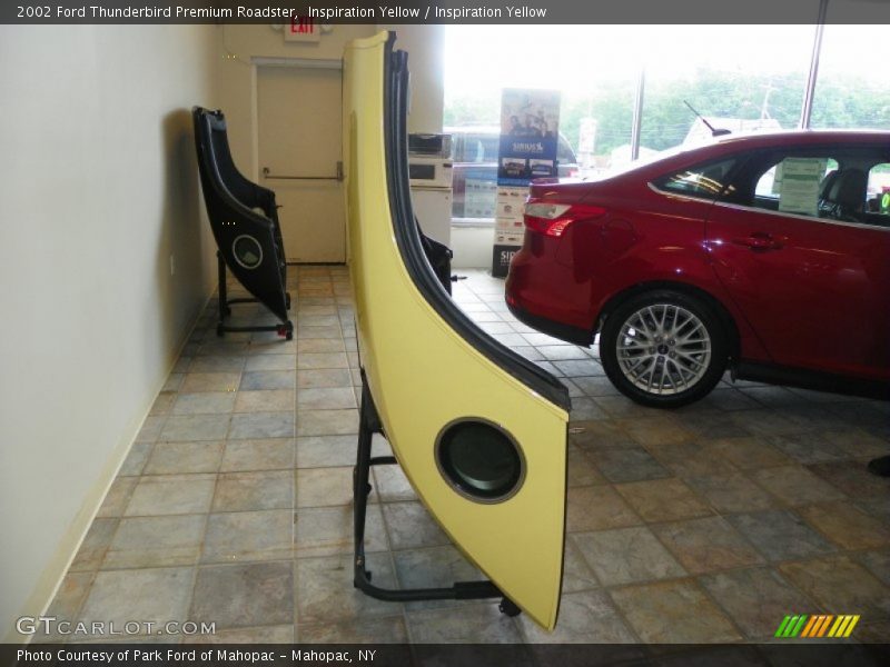 Inspiration Yellow / Inspiration Yellow 2002 Ford Thunderbird Premium Roadster