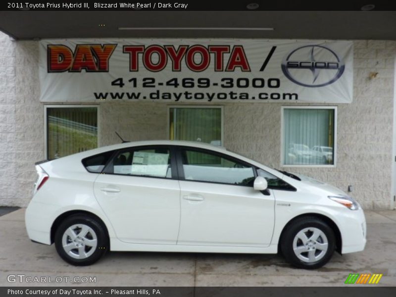 Blizzard White Pearl / Dark Gray 2011 Toyota Prius Hybrid III