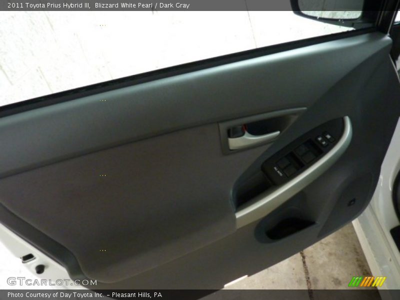 Blizzard White Pearl / Dark Gray 2011 Toyota Prius Hybrid III