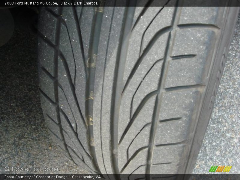 Black / Dark Charcoal 2003 Ford Mustang V6 Coupe