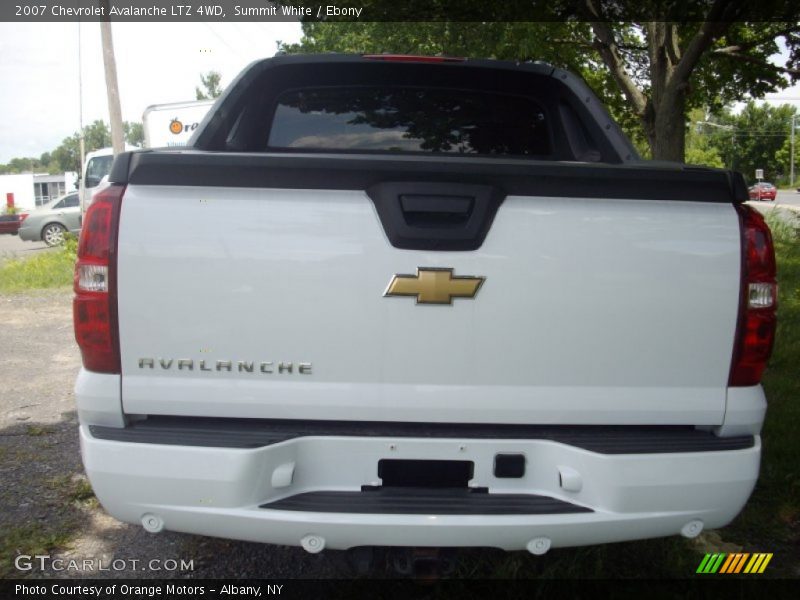 Summit White / Ebony 2007 Chevrolet Avalanche LTZ 4WD
