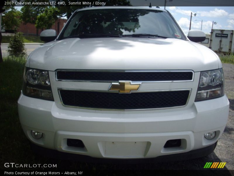 Summit White / Ebony 2007 Chevrolet Avalanche LTZ 4WD