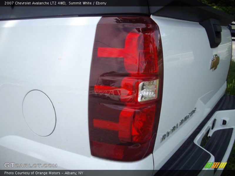 Summit White / Ebony 2007 Chevrolet Avalanche LTZ 4WD