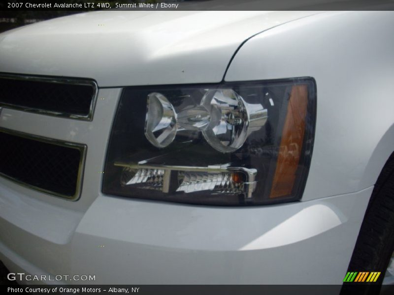 Summit White / Ebony 2007 Chevrolet Avalanche LTZ 4WD