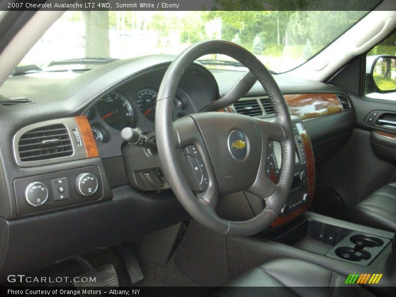 Summit White / Ebony 2007 Chevrolet Avalanche LTZ 4WD