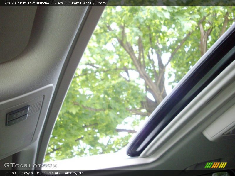 Summit White / Ebony 2007 Chevrolet Avalanche LTZ 4WD