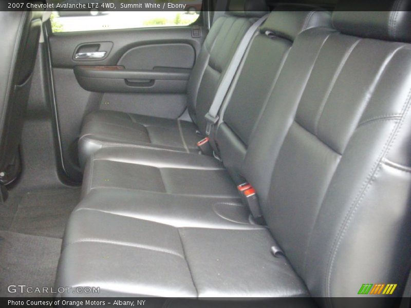 Summit White / Ebony 2007 Chevrolet Avalanche LTZ 4WD