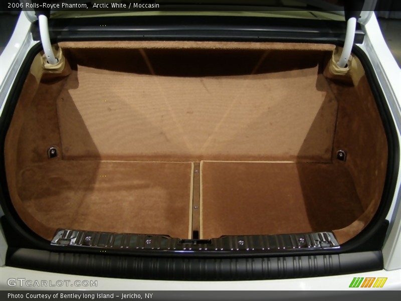Arctic White / Moccasin 2006 Rolls-Royce Phantom