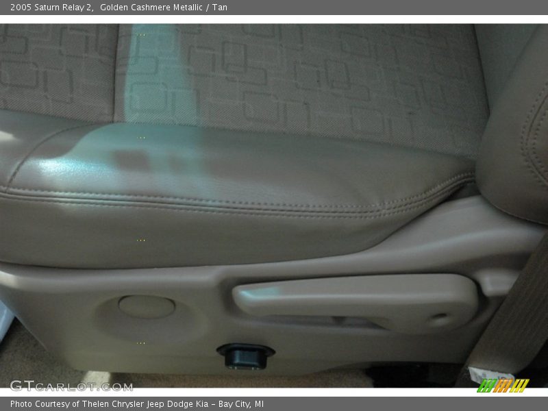 Golden Cashmere Metallic / Tan 2005 Saturn Relay 2