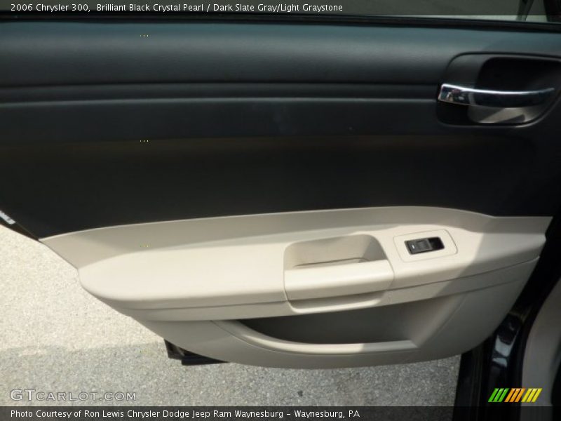 Brilliant Black Crystal Pearl / Dark Slate Gray/Light Graystone 2006 Chrysler 300