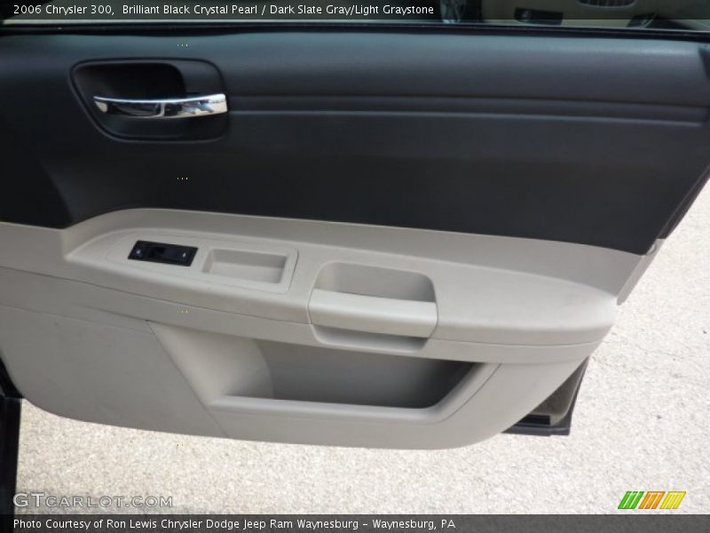 Brilliant Black Crystal Pearl / Dark Slate Gray/Light Graystone 2006 Chrysler 300