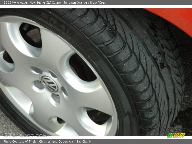 Sundown Orange / Black/Grey 2003 Volkswagen New Beetle GLS Coupe