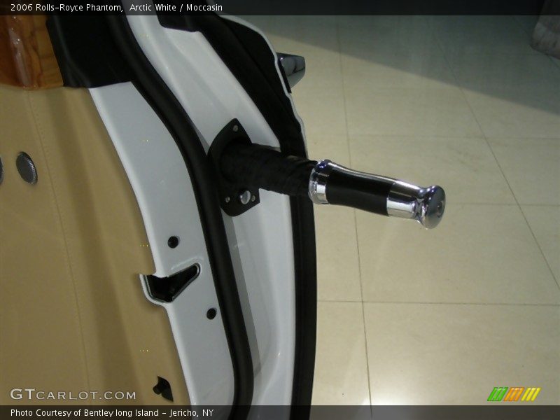 Arctic White / Moccasin 2006 Rolls-Royce Phantom