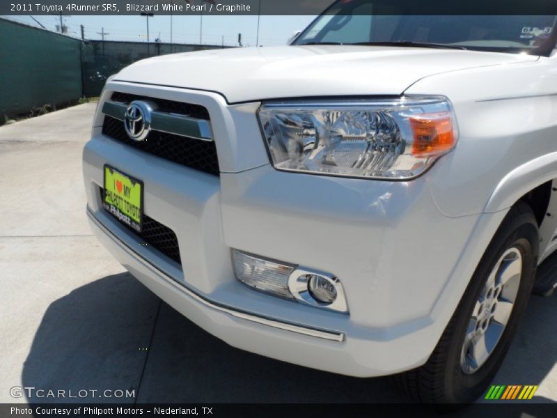Blizzard White Pearl / Graphite 2011 Toyota 4Runner SR5