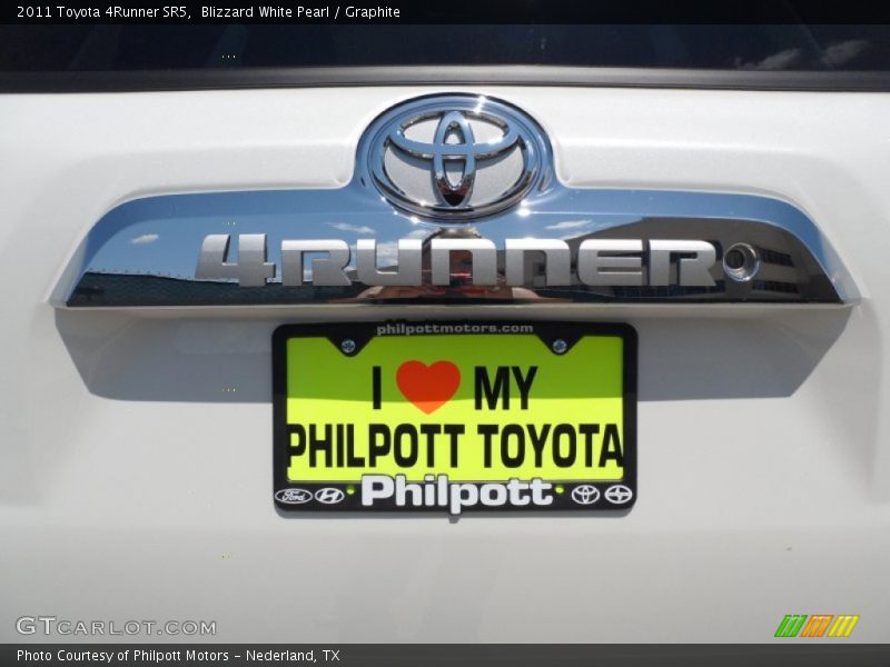 Blizzard White Pearl / Graphite 2011 Toyota 4Runner SR5