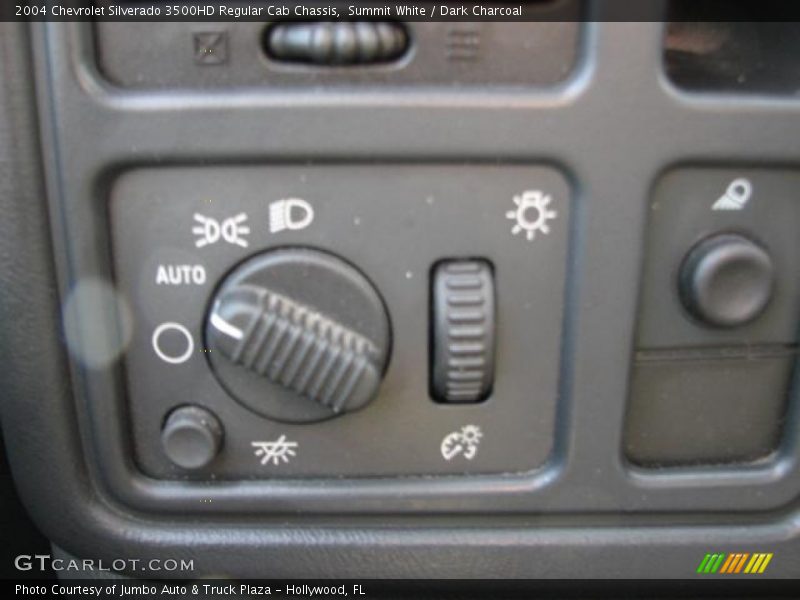 Summit White / Dark Charcoal 2004 Chevrolet Silverado 3500HD Regular Cab Chassis