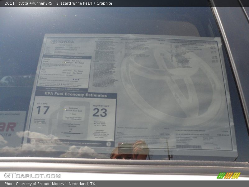 Blizzard White Pearl / Graphite 2011 Toyota 4Runner SR5