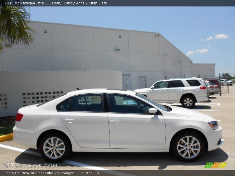 Candy White / Titan Black 2011 Volkswagen Jetta SE Sedan