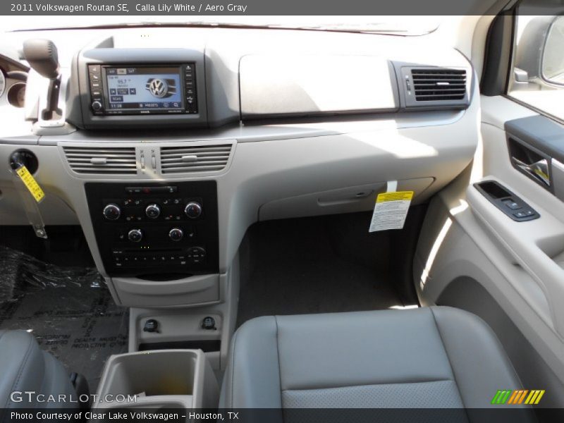 Calla Lily White / Aero Gray 2011 Volkswagen Routan SE