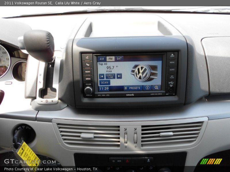 Calla Lily White / Aero Gray 2011 Volkswagen Routan SE