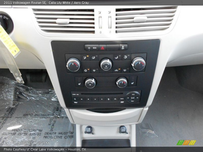 Calla Lily White / Aero Gray 2011 Volkswagen Routan SE