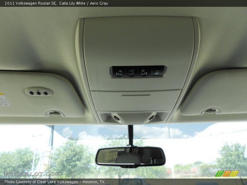 Calla Lily White / Aero Gray 2011 Volkswagen Routan SE