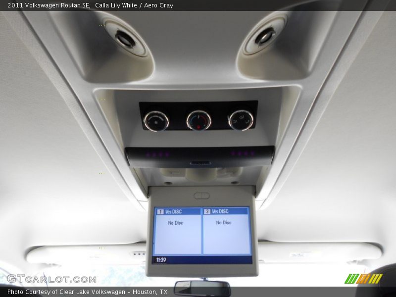 Calla Lily White / Aero Gray 2011 Volkswagen Routan SE