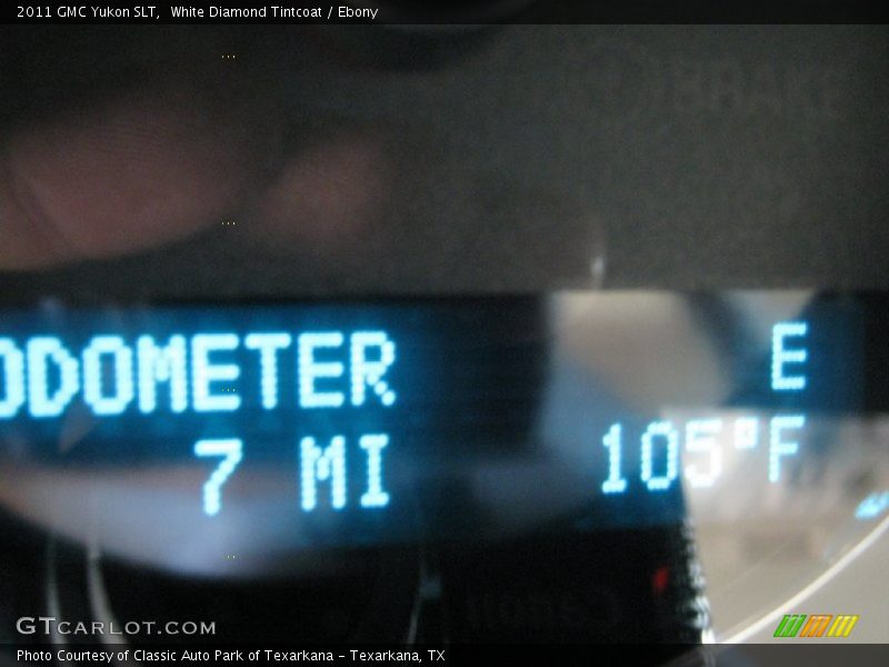 White Diamond Tintcoat / Ebony 2011 GMC Yukon SLT