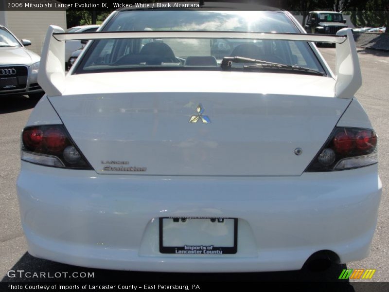 Wicked White / Black Alcantara 2006 Mitsubishi Lancer Evolution IX